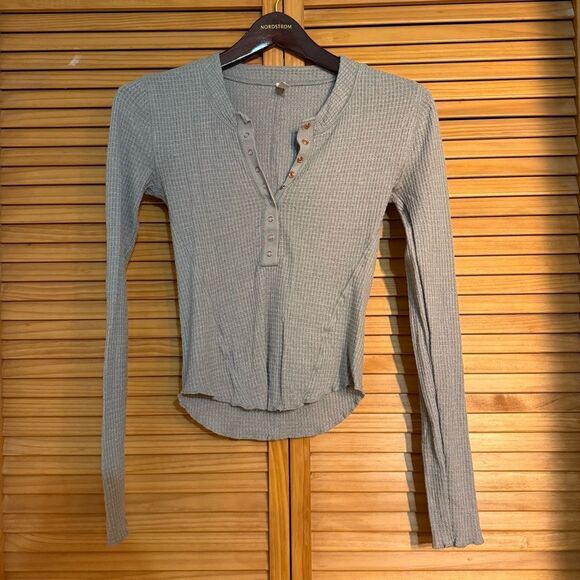 Free People Tops - Free people  Light Gray Long Sleeve Top XS